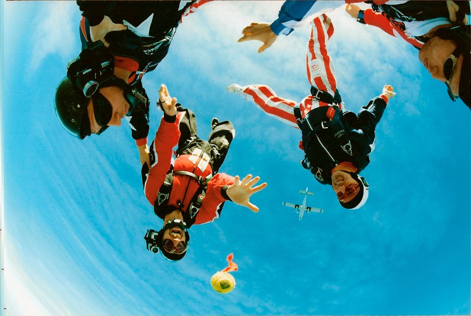 Vols guanyar un salt amb paracaigudes? Registra’t!